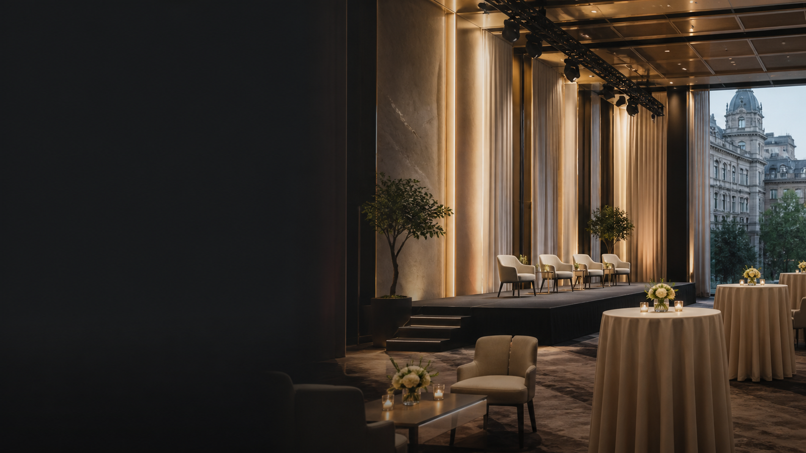 Salón preparado para evento empresarial